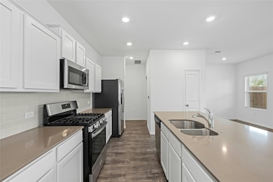 15216 Spruce Frost Cove unit B, Del Valle, TX 78617 - photo 5