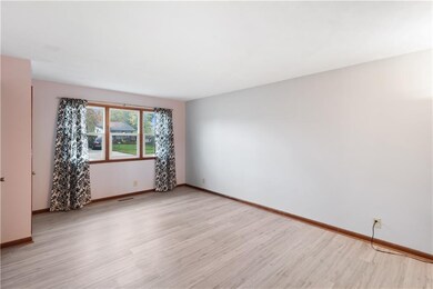 715 S 5th Ave E, Newton, IA 50208 - photo 4