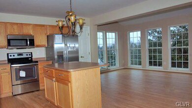 4039 Clubhouse Ct, Center Valley, PA 18034 - photo 5