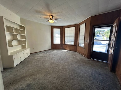 Living Room/Front Entry