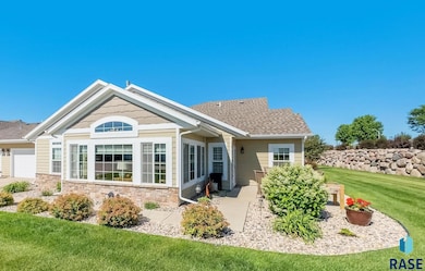 5602 E Eastbridge Place, Sioux Falls, SD 57110 - photo 2