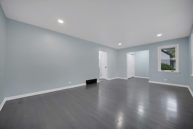 539 E 147th Place, Phoenix, IL 60426 - photo 5