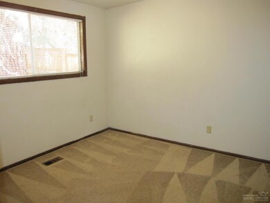 143 SE Piper Dr, Bend, OR 97702 - photo 7