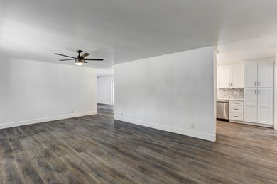 960 W Fairway Dr-8