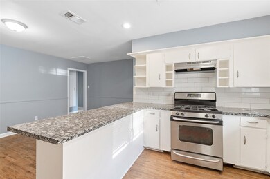 10502 Royal Oaks Dr, Houston, TX 77016 - photo 4