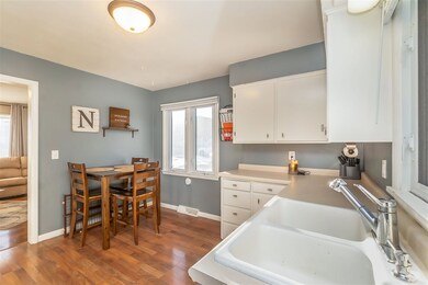 1211 W 9th St, Cedar Falls, IA 50613 - photo 4