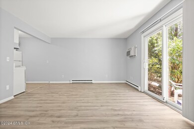 9 Weaver St Unit 4 Greenwich-large-006-0