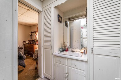 303 Lincoln Ave, Lincoln, IL 62656 - photo 7