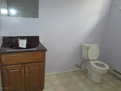 5 Raymond Dr, Hanover Township, PA 18706 - photo 4