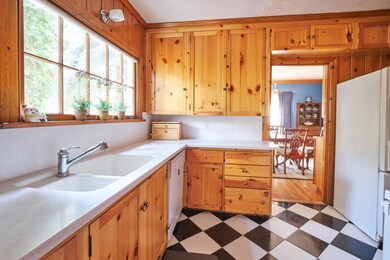 525 NW Broadway St, Bend, OR 97701 - photo 4