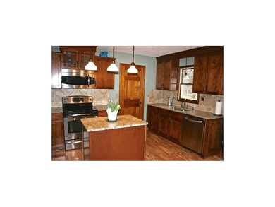 Kitchen Updated in 2008: Cabinets*Granite*Tile Bac