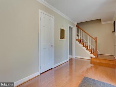 9371 Tovito Dr, Fairfax, VA 22031 - photo 3