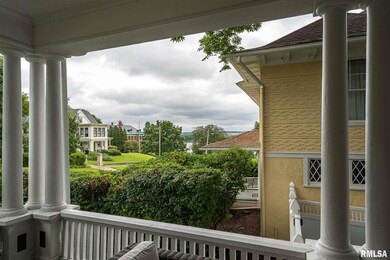 910 Mississippi Ave, Davenport, IA 52803 - photo 2