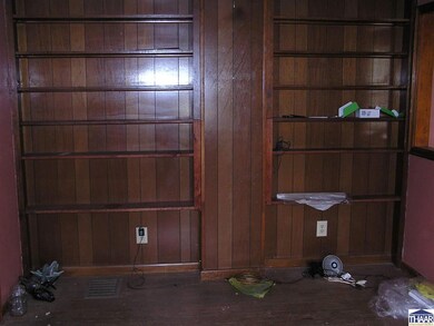 203 E Curtis St unit 108 Logan Street, Cayuga, IN 47928 - photo 5