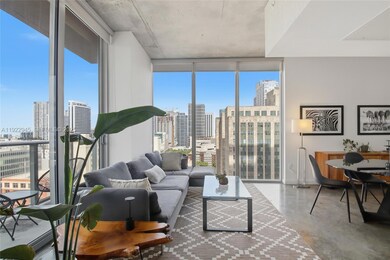 Centro unit 1810, Miami, FL 33131 - photo 3