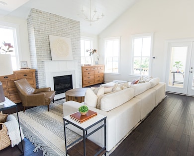 Pictures from Model in Tollgate Village