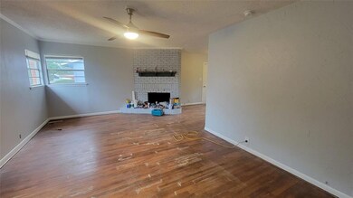 1004 W Lone Star Ave, Cleburne, TX 76033 - photo 2