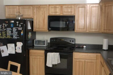 14219 Oakpointe Dr, Laurel, MD 20707 - photo 2