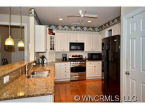 Kitchen w/Breakfast Bar