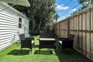 909 N Palmway unit B, Lake Worth, FL 33460 - photo 7