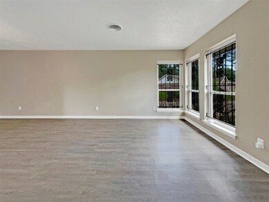 6002 Shady Timbers Dr, Houston, TX 77016 - photo 3