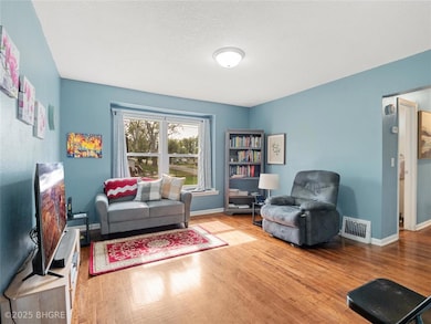 216 SW 2nd St, Melcher, IA 50163 - photo 3