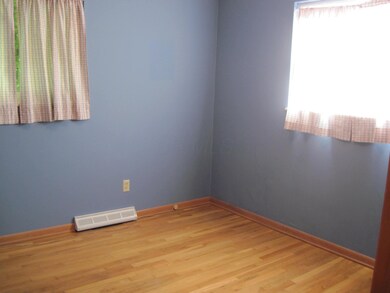 NE bedroom
