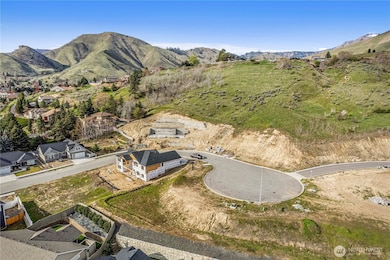 978 Spring Mountain Dr, Wenatchee, WA 98801 - photo 5