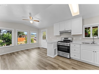 16329 Grootendorst Ln unit 8, Brookings, OR 97415 - photo 4