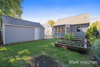 1718WiddicombAveNW-8LoRes