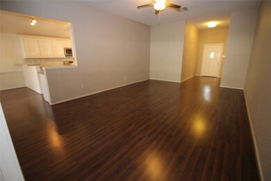 303 Live Oak Ln, Friendswood, TX 77546 - photo 4