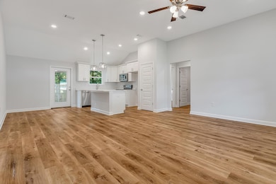 458 Crossland St, Crestview, FL 32539 - photo 3