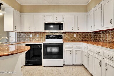 1037 Robertson st-4