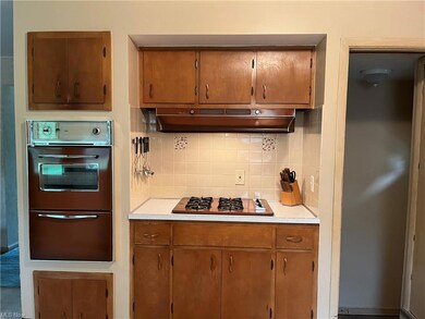 Has Wall Oven and Cooktop