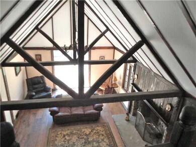 Family Room. 7291 Boston Cross Rd., Boston -  fami