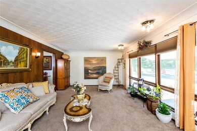 Tons of light with wall of windows