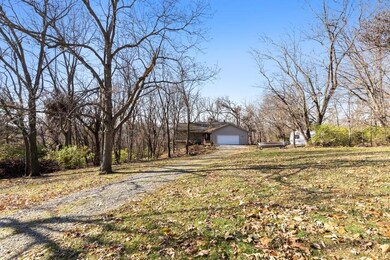 01_33851OakridgeBlvd_2001_LowRes