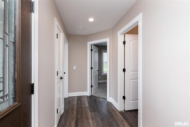 5017 Leprechaun Dr, Davenport, IA 52807 - photo 3