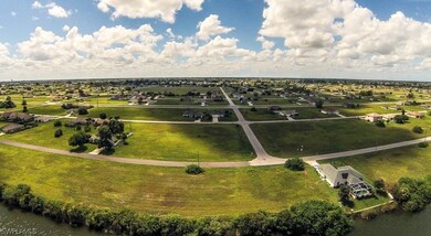 302 NE 25th Terrace, Cape Coral, FL 33909 - photo 3