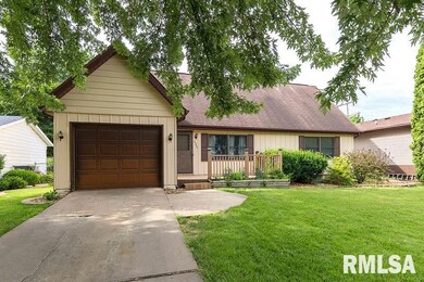 2333 W 60th St, Davenport, IA 52806 - photo 2