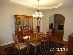 Dining Area / Tray Ceiling
