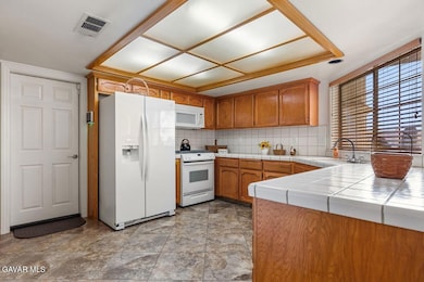 9629 Mendiburu Rd, California City, CA 93505 - photo 7