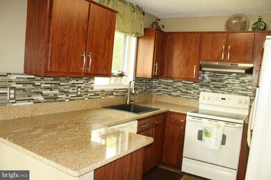 1931A Villaridge Dr unit A, Reston, VA 20191 - photo 6