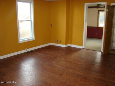 318 N Marshall Ave, Marshall, MI 49068 - photo 2