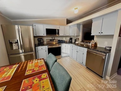 3355 Stony Brook Cir, Newton, NC 28658 - photo 7