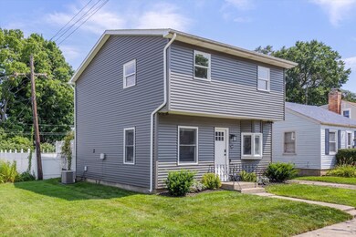 407 Sheldon Ave, Aurora, IL 60506 - photo 2