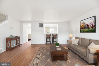 16980 Monmouth Ct, Dumfries, VA 22026 - photo 4