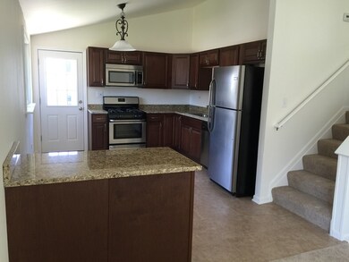 1628 Sacramento Ct, Carpentersville, IL 60110 - photo 2