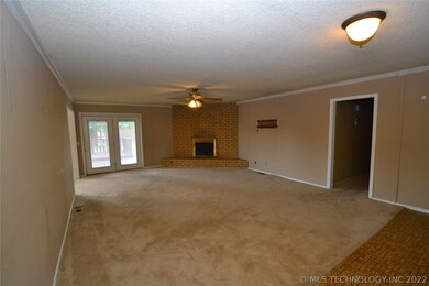 Large Living Room w/ Gas Fireplace