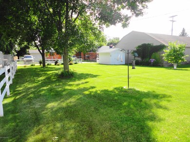 Large, Shaded & Grassy Backyard